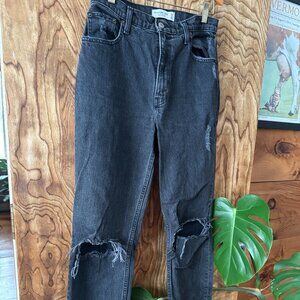 Like-New Abercrombie & Fitch Ultra High Rise 90s Straight Jean, Ripped Black